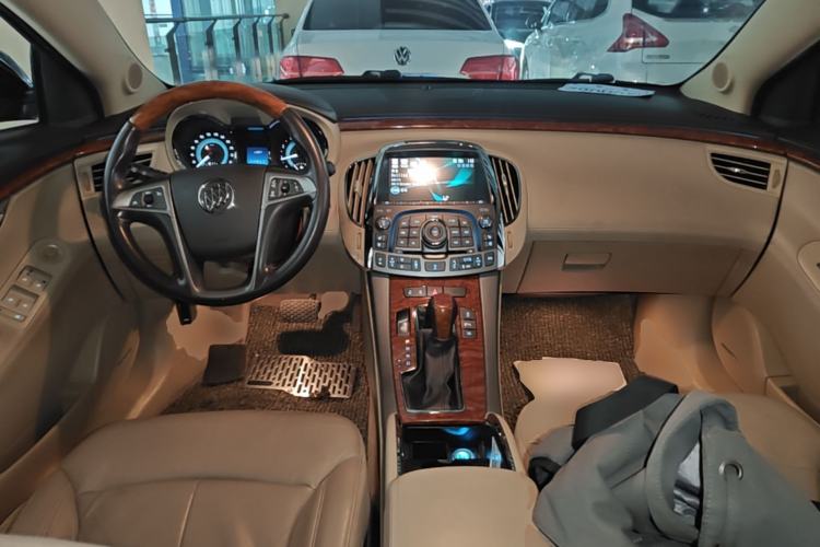 Used Buick LaCrosse 2012 2.4L SIDI Luxury Edition Center Console