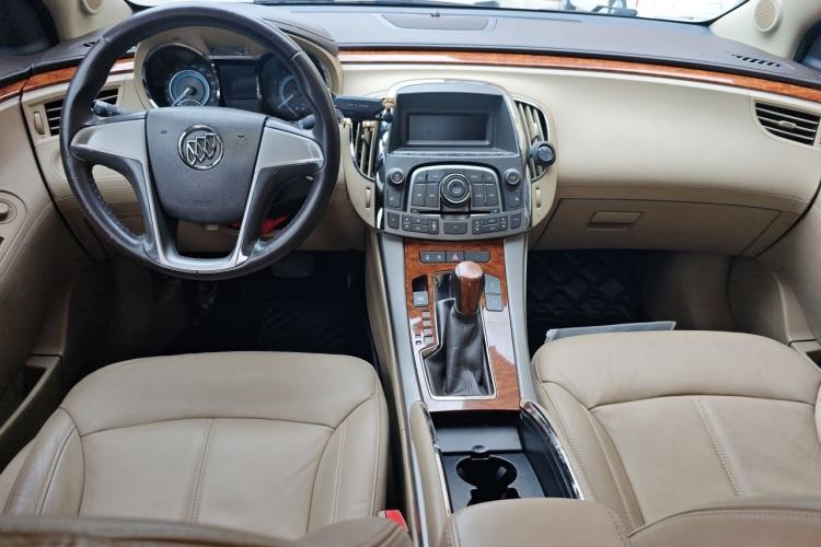 Used Buick LaCrosse 2012 2.4L SIDI Elegant Edition Center Console
