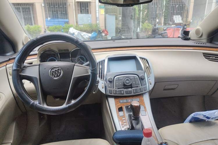Used Buick LaCrosse 2012 2.4L SIDI Elegant Edition Center Console