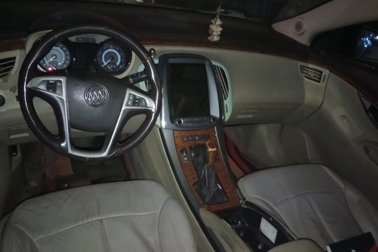 Used Buick LaCrosse 2012 2.4L SIDI Elegant Edition Center Console