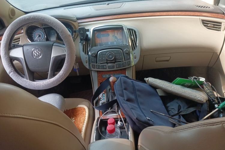 Used Buick LaCrosse 2012 2.4L SIDI Elegant Edition Center Console