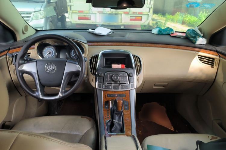 Used Buick LaCrosse 2012 2.4L SIDI Elegant Edition Center Console