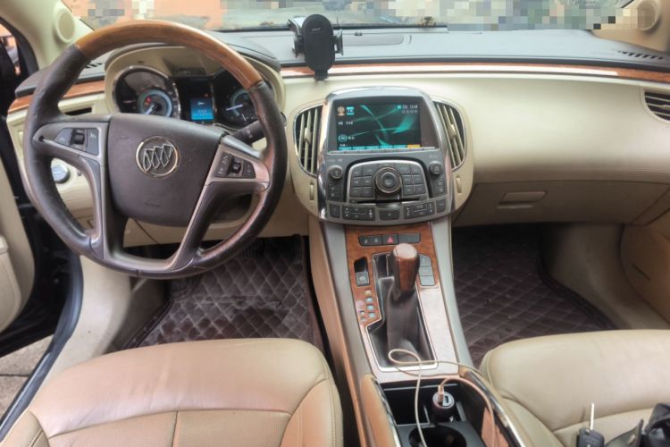Used Buick LaCrosse 2012 2.4L SIDI Luxury Edition Center Console