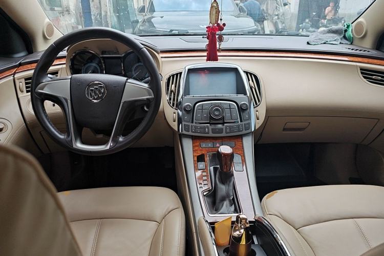 Used Buick LaCrosse 2012 2.4L SIDI Comfort Edition Center Console