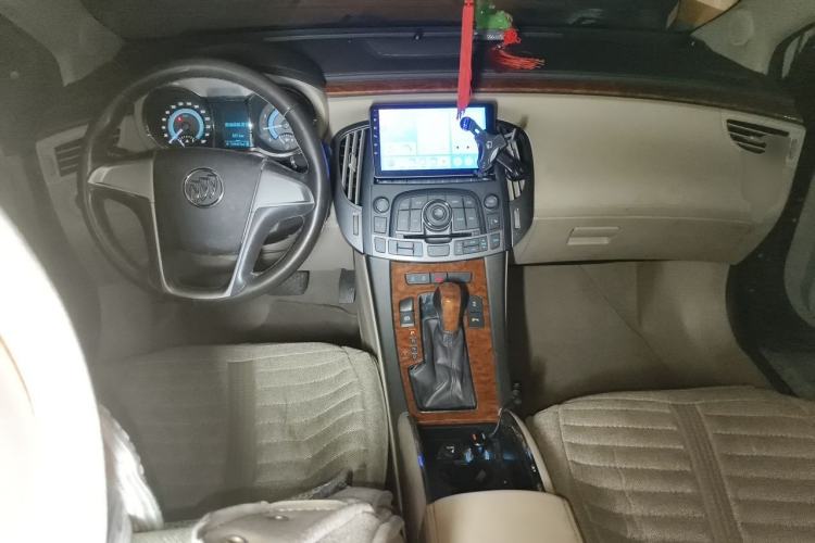 Used Buick LaCrosse 2012 2.4L SIDI Elegant Edition Center Console