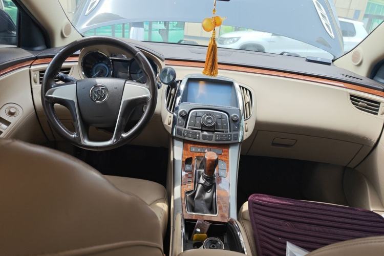 Used Buick LaCrosse 2012 2.4L SIDI Elegant Edition Center Console