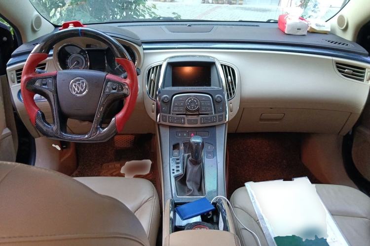 Used Buick LaCrosse 2012 2.4L SIDI Elegant Edition Center Console