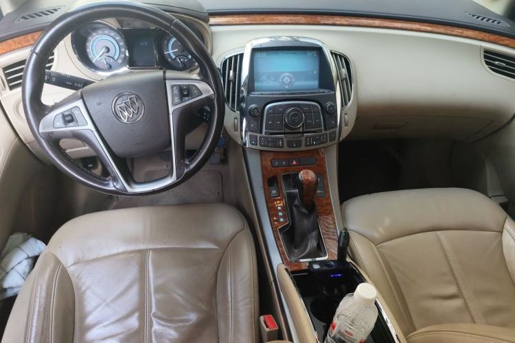 Used Buick LaCrosse 2012 2.4L SIDI Elegant Edition Center Console