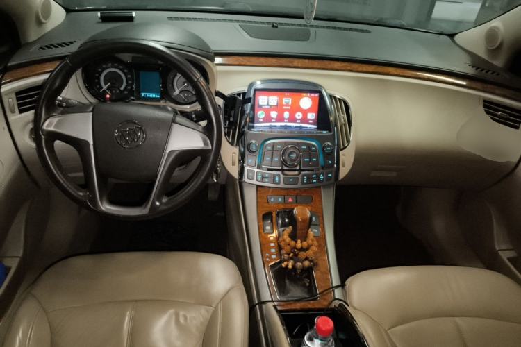 Used Buick LaCrosse 2012 2.4L SIDI Elegant Edition Center Console