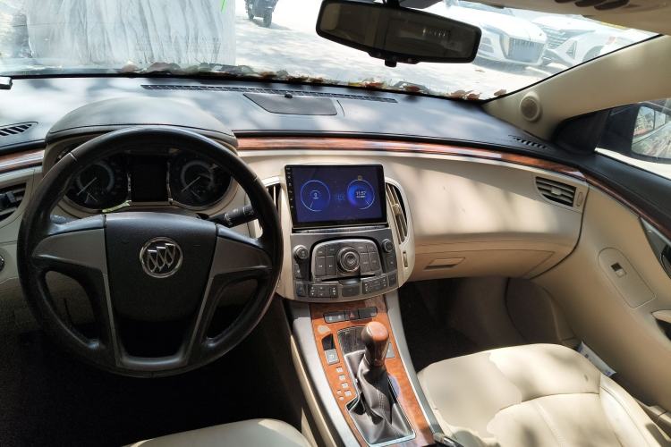 Used Buick LaCrosse 2012 2.4L SIDI Elegant Edition Center Console