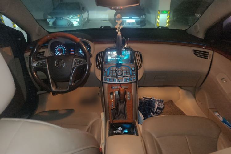Used Buick LaCrosse 2012 2.4L SIDI Luxury Edition Center Console