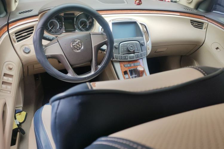 Used Buick LaCrosse 2012 2.4L SIDI Comfort Edition Center Console