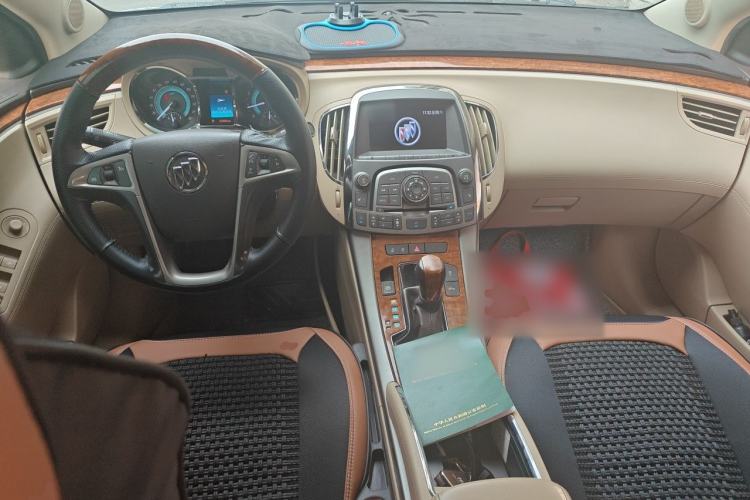 Used Buick LaCrosse 2012 2.4L SIDI Luxury Edition Center Console