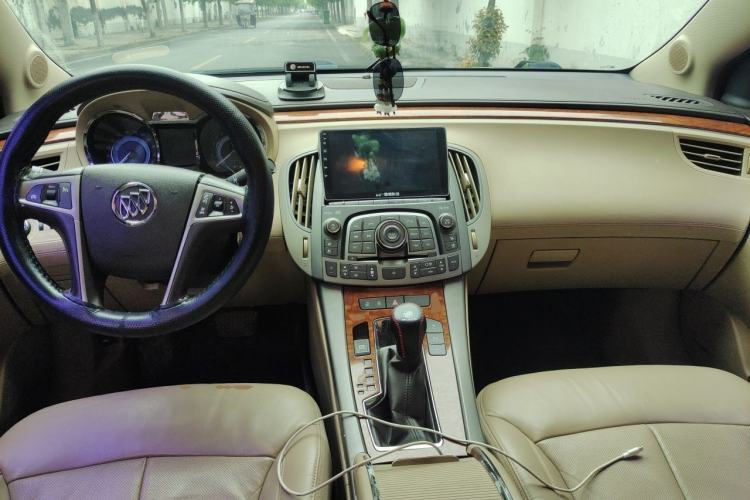 Used Buick LaCrosse 2012 2.4L SIDI Luxury Edition Center Console