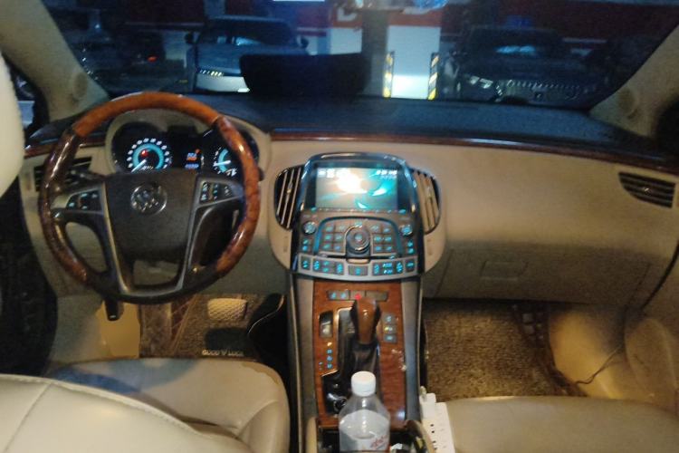 Used Buick LaCrosse 2012 2.4L SIDI Luxury Edition Center Console