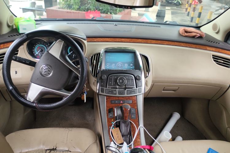 Used Buick LaCrosse 2012 2.4L SIDI Elegant Edition Center Console