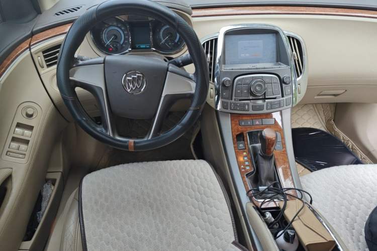 Used Buick LaCrosse 2012 2.4L SIDI Elegant Edition Center Console