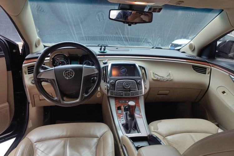 Used Buick LaCrosse 2012 2.4L SIDI Elegant Edition Center Console