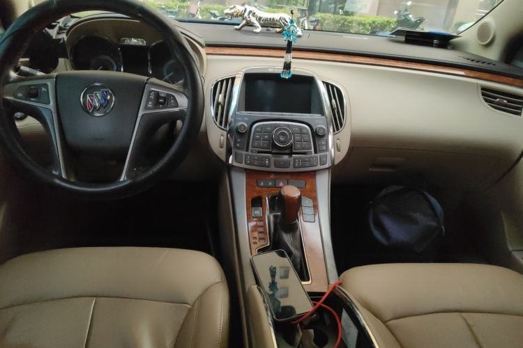 Used Buick LaCrosse 2012 2.4L SIDI Luxury Edition Center Console
