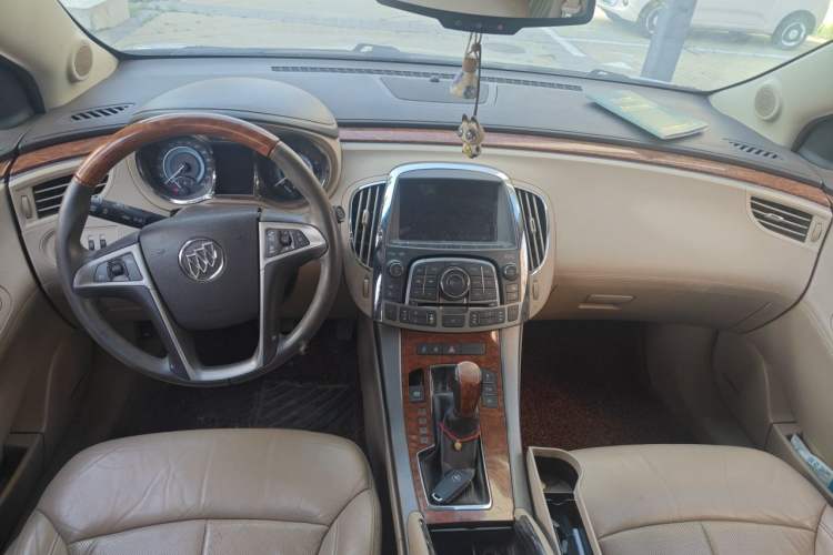 Used Buick LaCrosse 2012 2.4L SIDI Luxury Edition Center Console