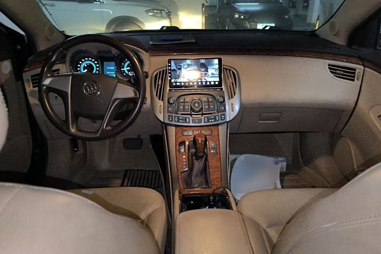Used Buick LaCrosse 2012 2.4L SIDI Elegant Edition Center Console