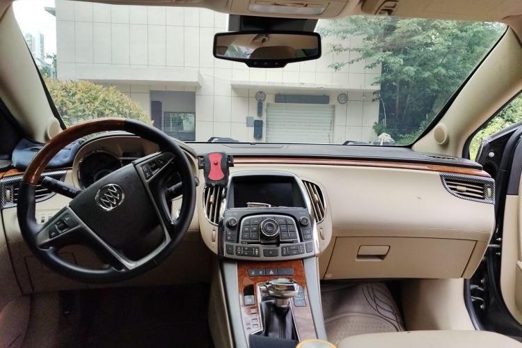 Used Buick LaCrosse 2012 2.4L SIDI Luxury Edition Center Console