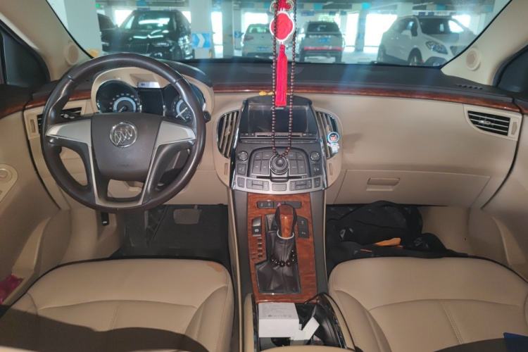 Used Buick LaCrosse 2012 2.4L SIDI Elegant Edition Center Console