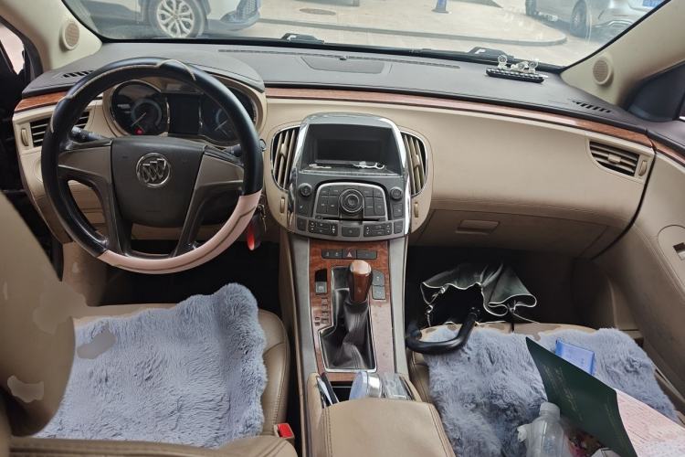 Used Buick LaCrosse 2012 2.4L SIDI Elegant Edition Center Console