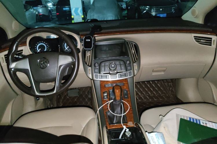Used Buick LaCrosse 2012 2.4L SIDI Elegant Edition Center Console