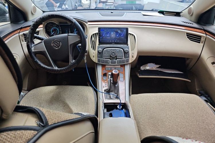 Used Buick LaCrosse 2012 2.4L SIDI Elegant Edition Center Console
