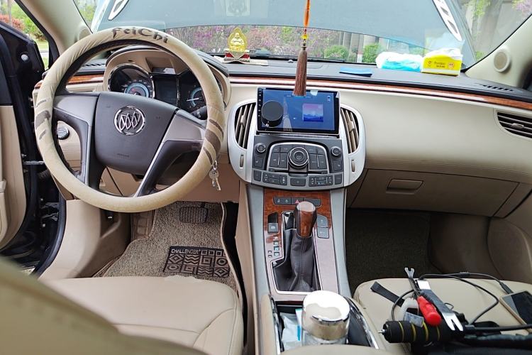 Used Buick LaCrosse 2012 eAssist 2.4L Elegance Edition Center Console