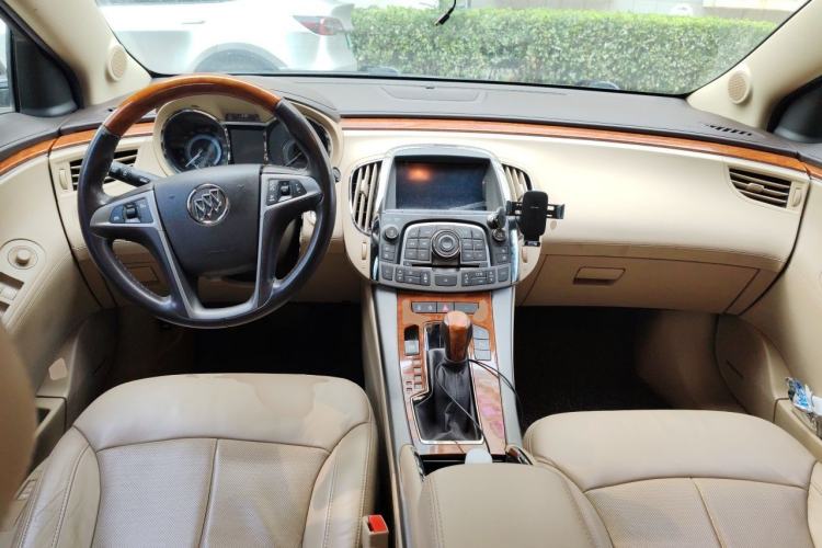 Used Buick LaCrosse 2012 2.4L SIDI Luxury Edition Center Console