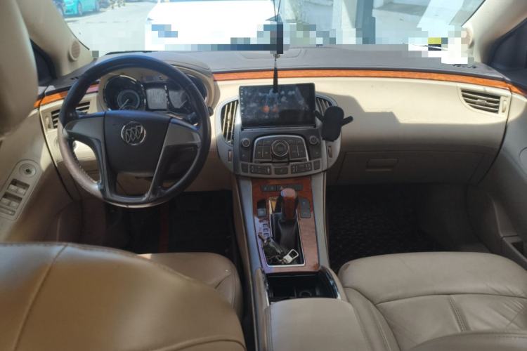 Used Buick LaCrosse 2012 2.4L SIDI Elegant Edition Center Console