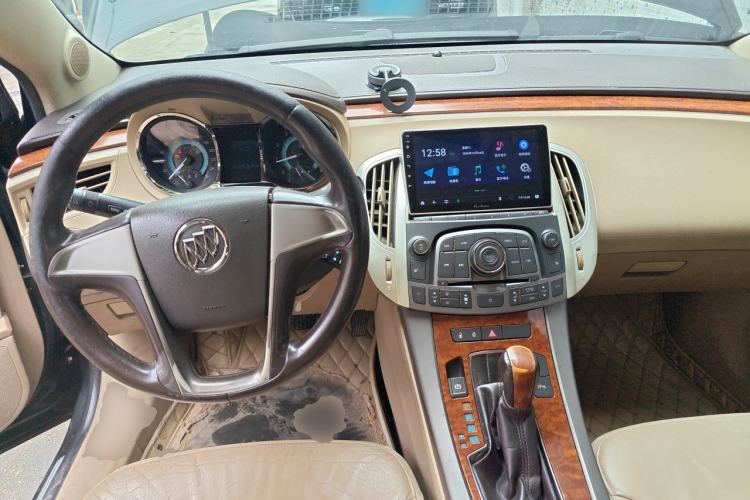Used Buick LaCrosse 2012 2.4L SIDI Elegant Edition Center Console