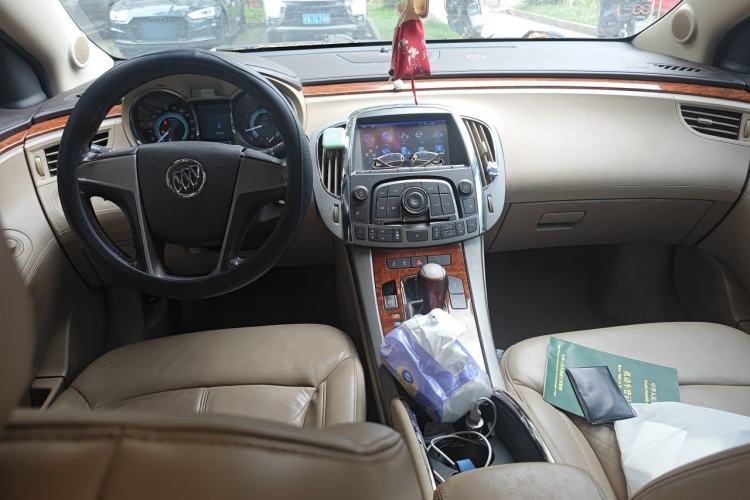 Used Buick LaCrosse 2012 2.4L SIDI Elegant Edition Center Console