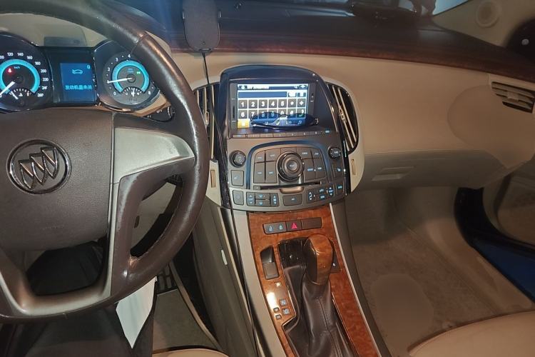 Used Buick LaCrosse 2012 2.4L SIDI Luxury Edition Center Console