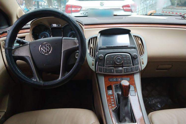 Used Buick LaCrosse 2012 2.4L SIDI Elegant Edition Center Console