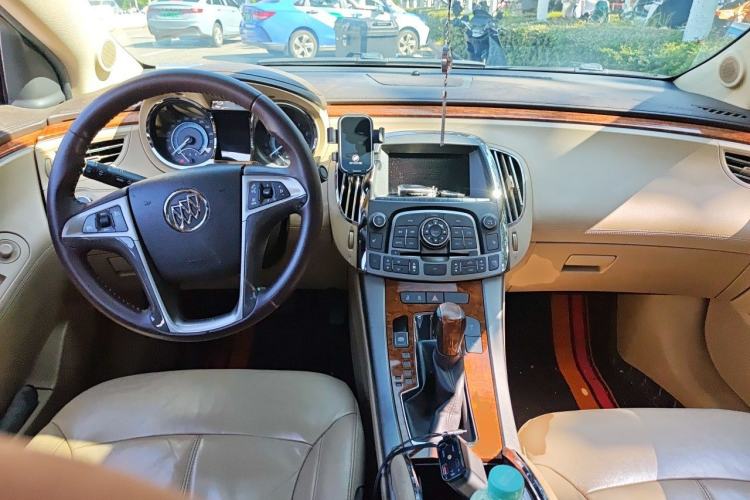 Used Buick LaCrosse 2012 eAssist 2.4L Luxury Edition Center Console