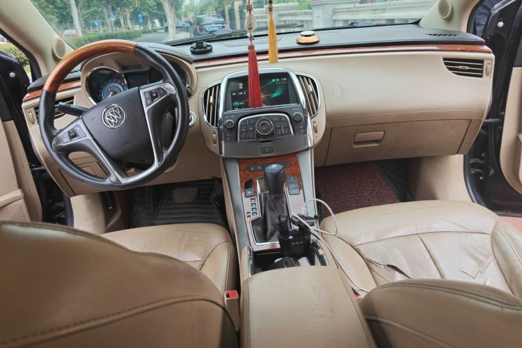 Used Buick LaCrosse 2012 2.4L SIDI Luxury Edition Center Console