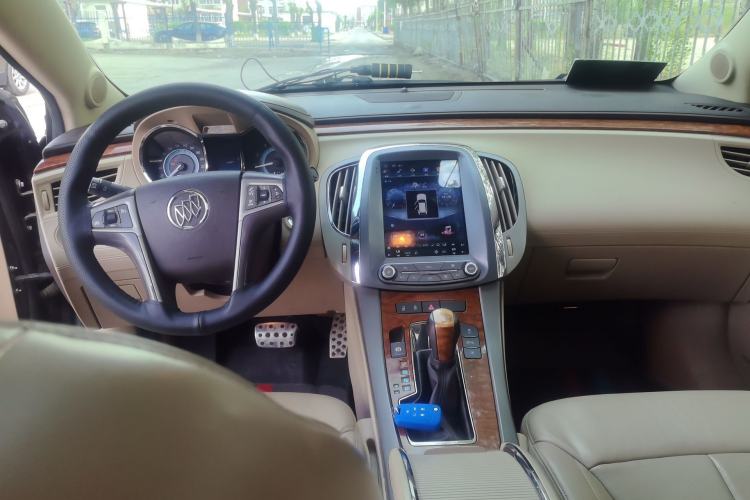 Used Buick LaCrosse 2012 2.4L SIDI Luxury Edition Center Console