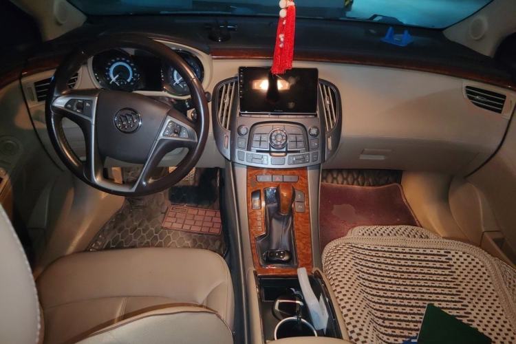 Used Buick LaCrosse 2012 2.4L SIDI Elegant Edition Center Console