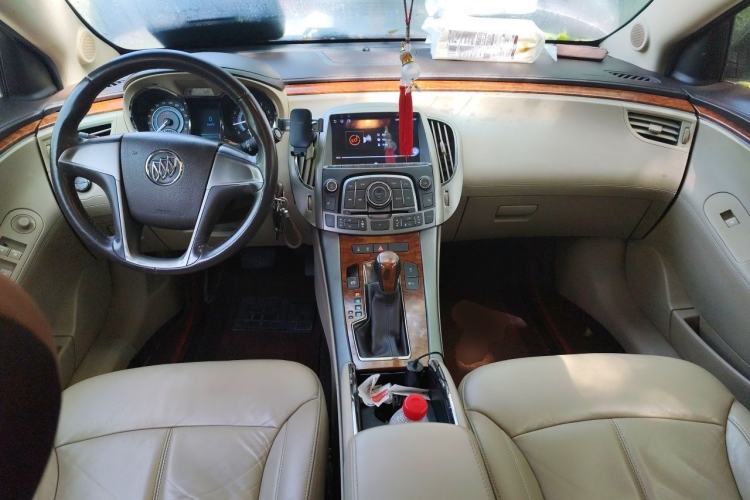 Used Buick LaCrosse 2012 2.4L SIDI Elegant Edition Center Console