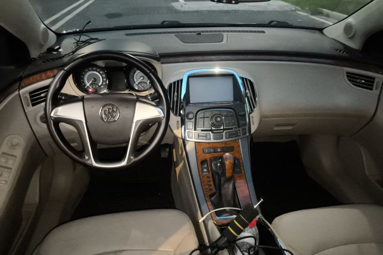 Used Buick LaCrosse 2012 2.4L SIDI Elegant Edition Center Console