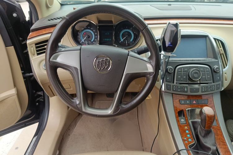 Used Buick LaCrosse 2012 2.4L SIDI Luxury Edition Center Console