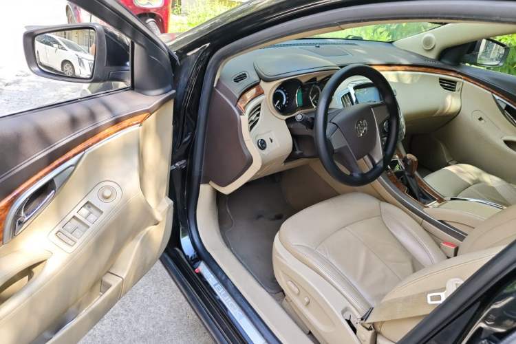 Used Buick LaCrosse 2012 2.4L SIDI Elegant Edition Driver Seat