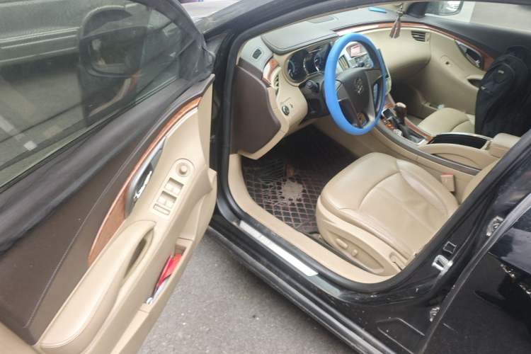 Used Buick LaCrosse 2012 2.4L SIDI Elegant Edition Driver Seat