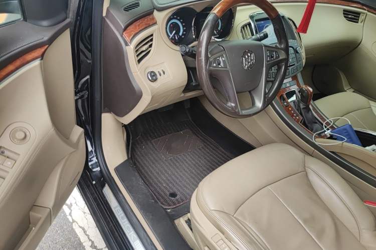 Used Buick LaCrosse 2012 2.4L SIDI Luxury Edition Driver Seat