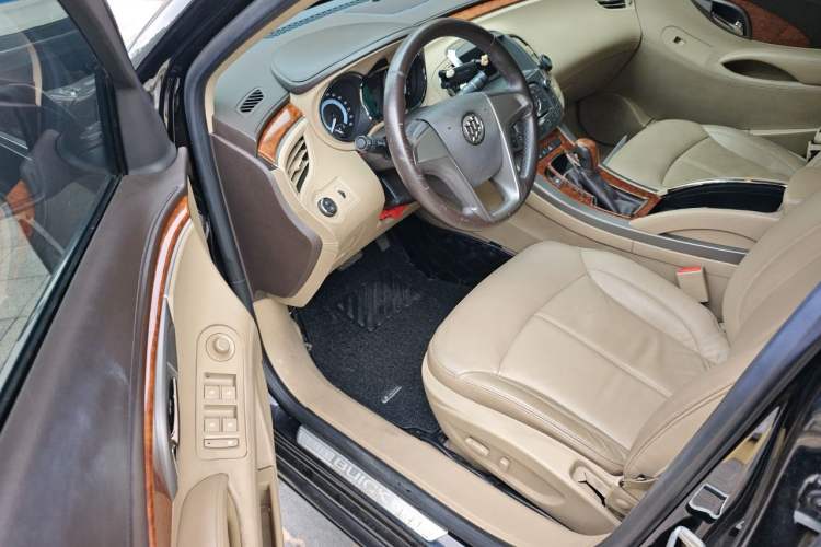Used Buick LaCrosse 2012 2.4L SIDI Elegant Edition Driver Seat