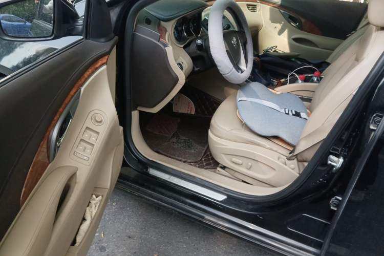 Used Buick LaCrosse 2012 2.4L SIDI Elegant Edition Driver Seat