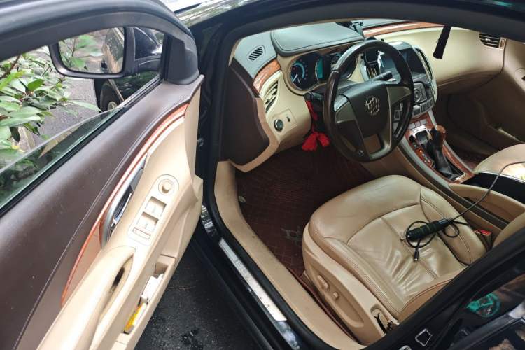 Used Buick LaCrosse 2012 2.4L SIDI Elegant Edition Driver Seat